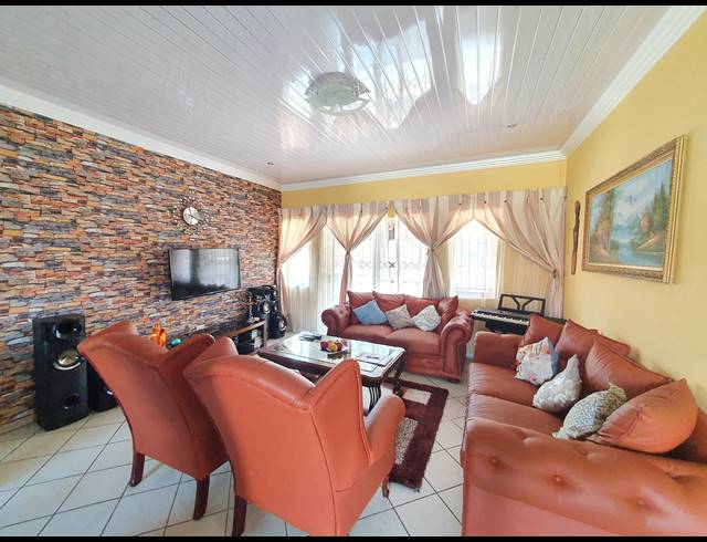 3 BEDROOM TOWNHOUSE FOR SALE IN WATERVAL EAST